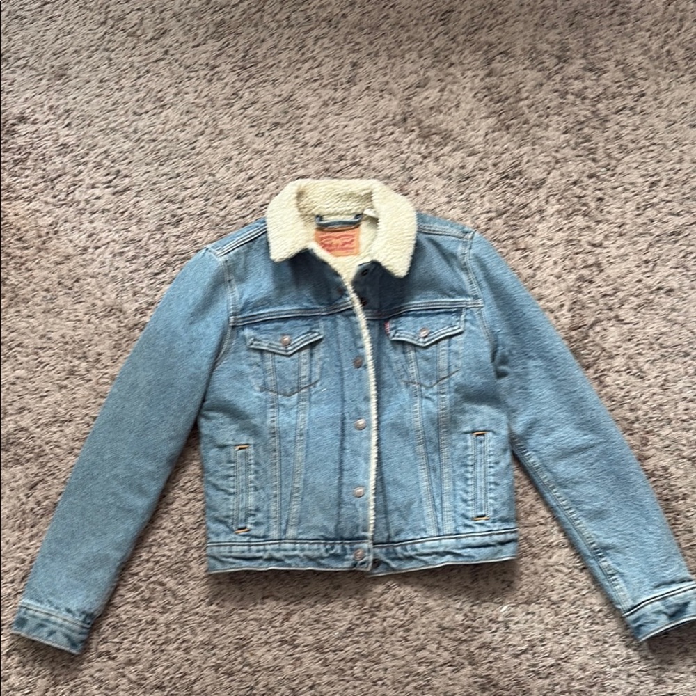 Levi's Light Blue Denim Trucker Jacket with Cream Sherpa Lining